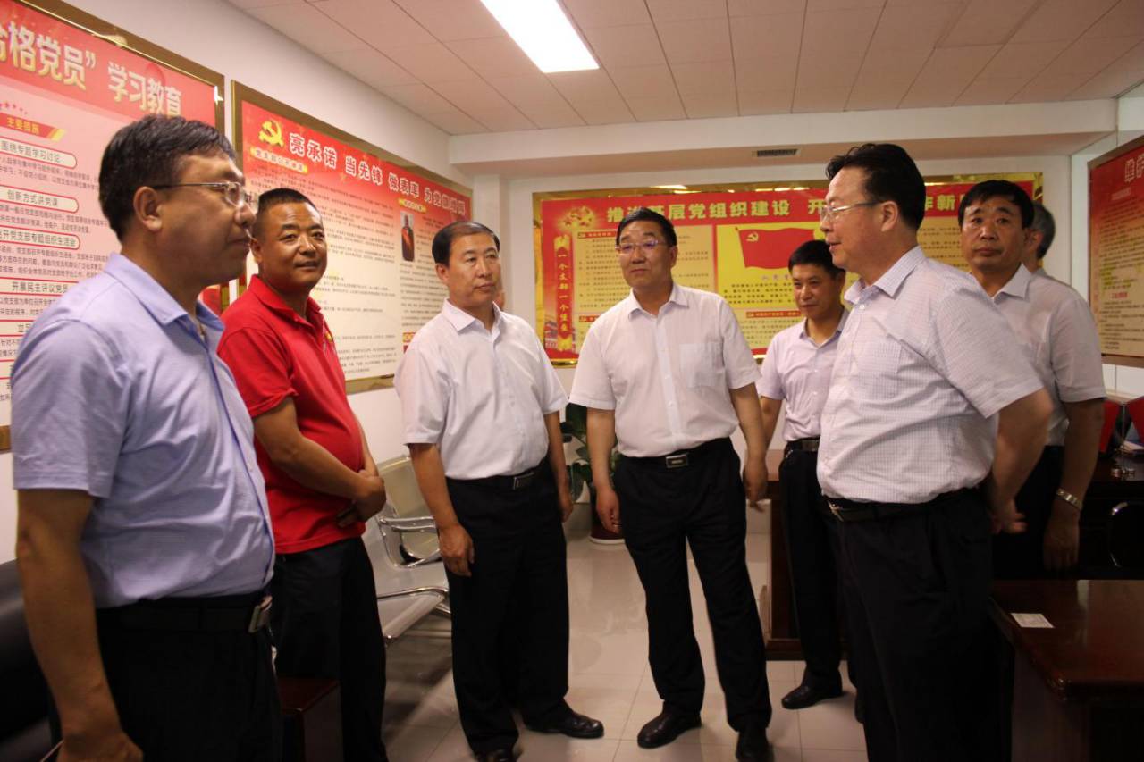 市场副总司理李文杰汇报党建工会情形